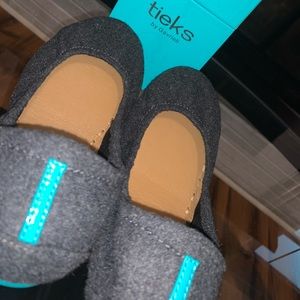 Gray Tieks